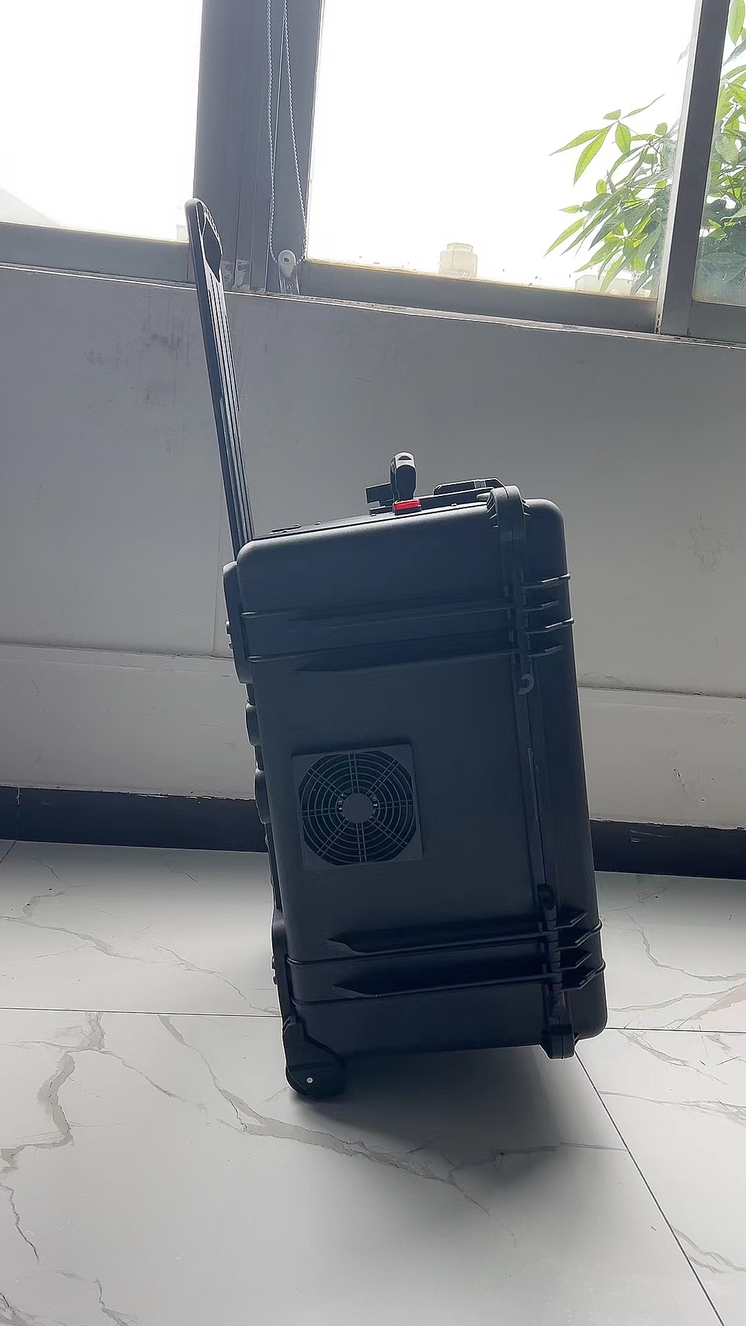 阳明手拉箱型移动通信干扰器